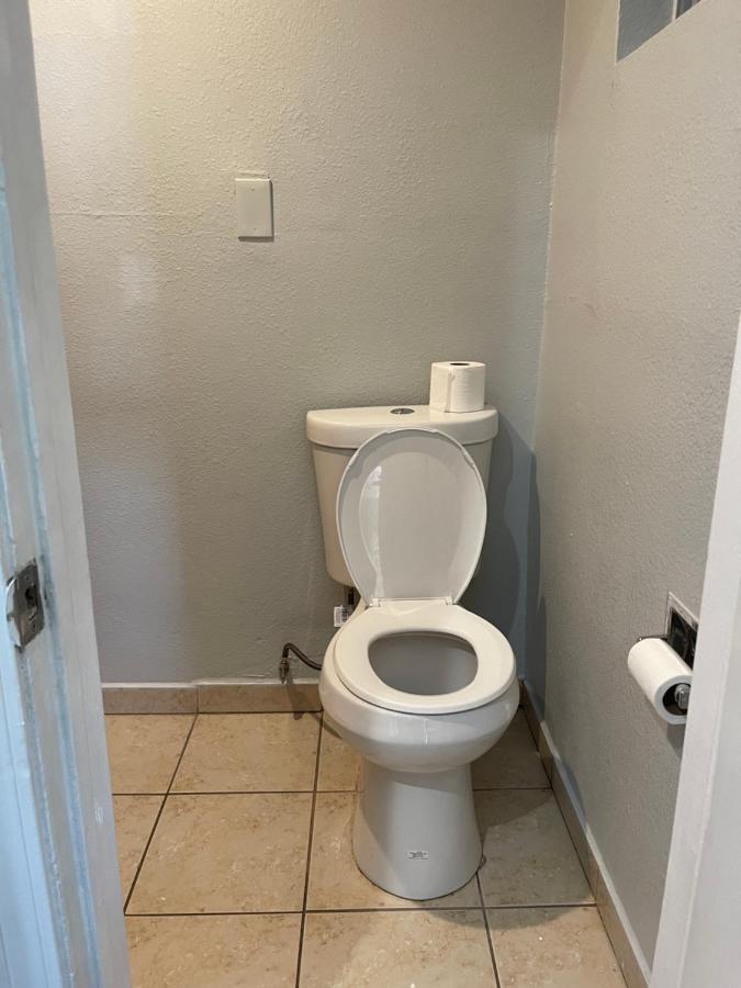 Sofi Motel Westmont Екстериор снимка